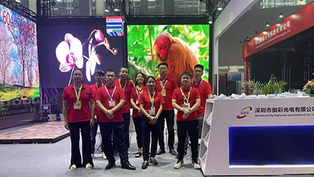 Group photo of exhibition attendees